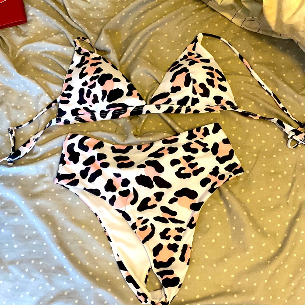 Selling bikini set. Worn once. Cleaned and ready to go!